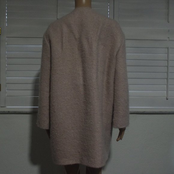 Les Copains Pink Teddy Jacket with Minimalist Design - Picture 7 of 7